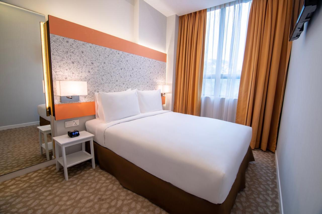 Holiday Inn Express & Suites Johor Bahru By Ihg Exterior photo