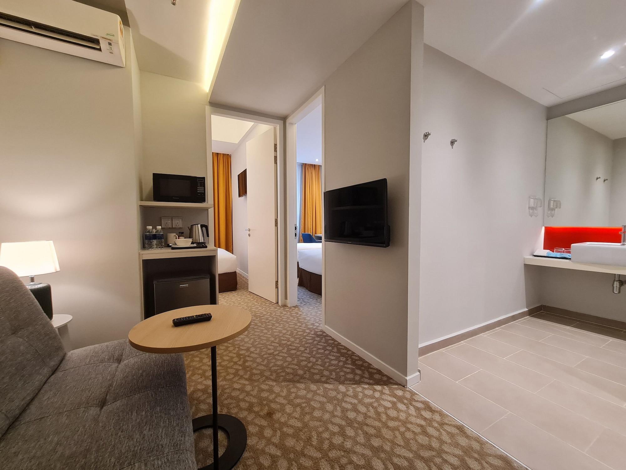 Holiday Inn Express & Suites Johor Bahru By Ihg Exterior photo